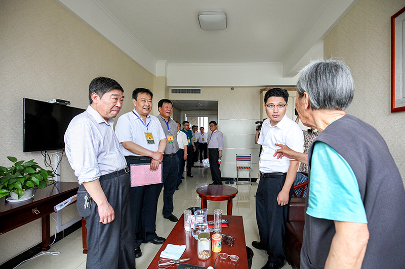推进新旧动能转换,5月15日,微山县人大常委会副主任盛波带领部分
