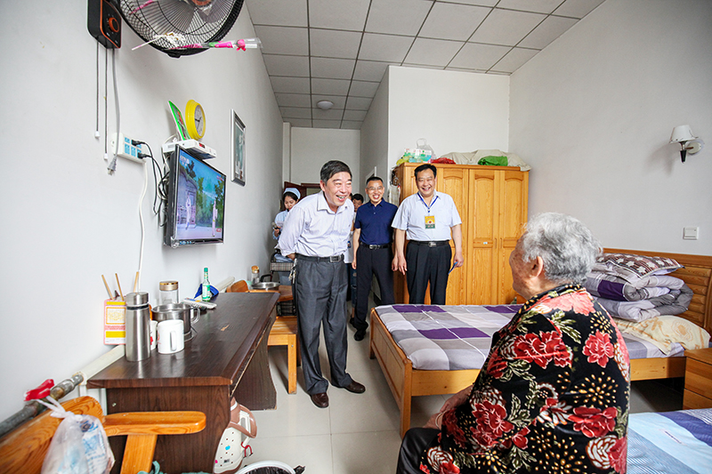 推进新旧动能转换,5月15日,微山县人大常委会副主任盛波带领部分