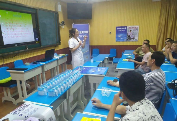 9月10日,泗水縣泗河街道衛生院在子路中學為教師職工開展健康知識講座